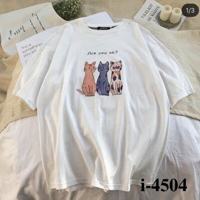Bạn có muốn sở hữu một chiếc áo thun siêu cấp với hình ảnh 3 con mèo siêu đáng yêu trên ngực mình không? Hãy đến với hình ảnh này và tìm hiểu về chiếc áo thun này cùng chúng tôi nhé!
