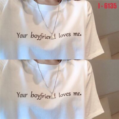 I6135 Ao Thun Nu Unisex Mau Trang In Chu Your boyfriend loves me