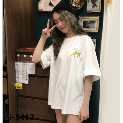 i5412 ao thun nu unisex hinh con bao its a wildone 2019 3104